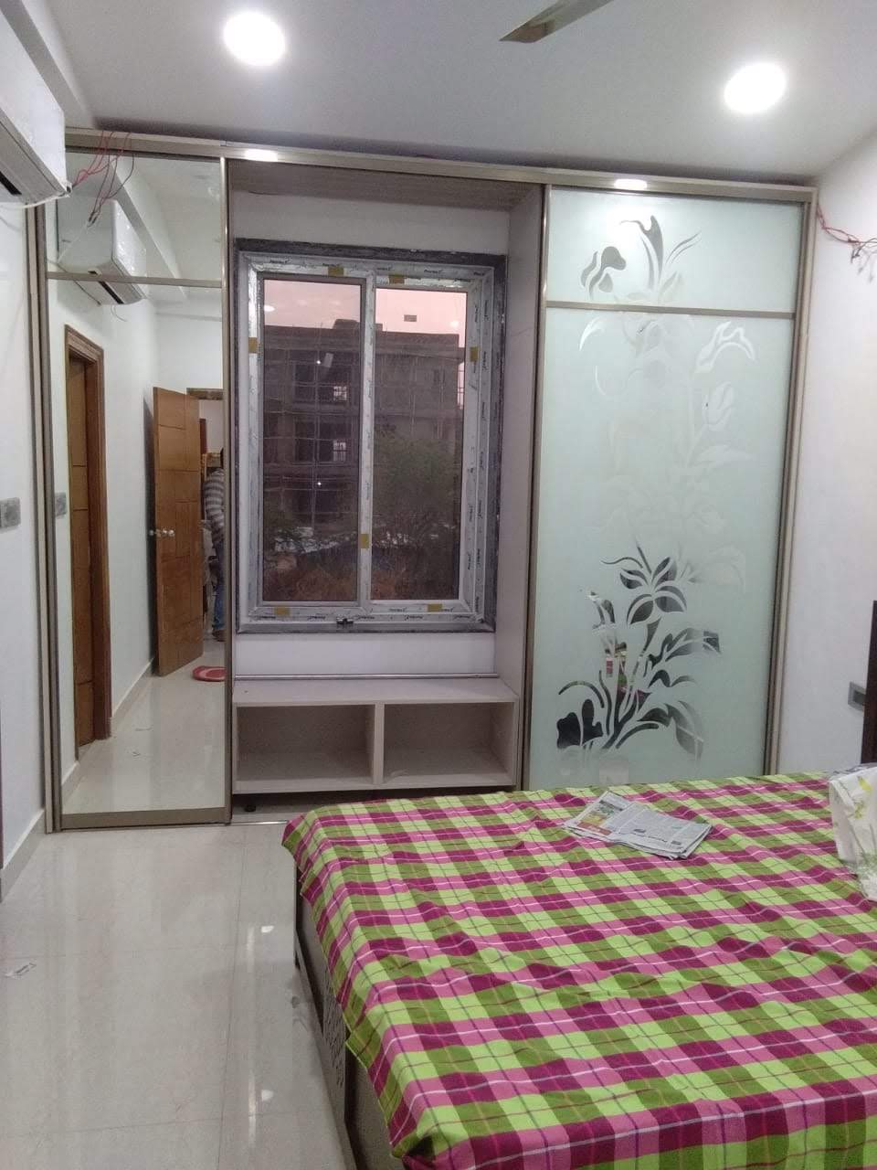 cheapest-low-price-lacquer-glass-wardrobe-designs-in-gurgaon-gurugram-best-lacquer-glass-dealers-manufacturers-in-gurgaon-india